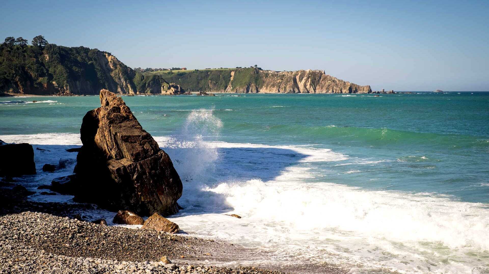 Concha de Artedo Beach in Asturias. | Shutterstock