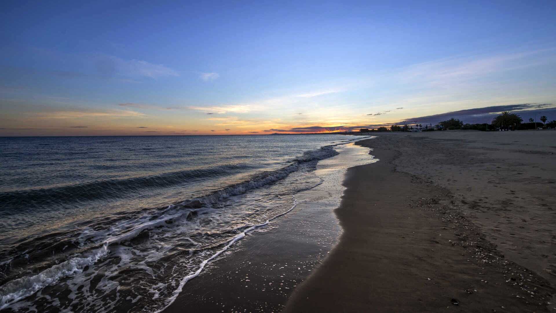 Canela Island Beach in the province of Huelva. | Shutterstock